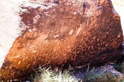 Mensajes extraterrestres en petroglifos antiguos